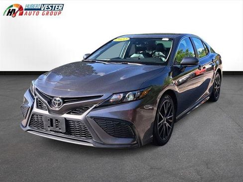 Certified 2022 Toyota Camry SE image 1