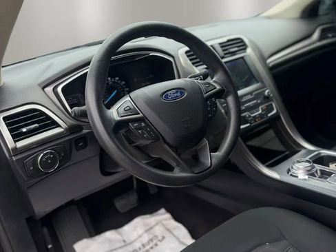 Used 2020 Ford Fusion SE FWD image 11