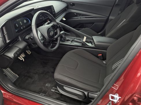 Certified 2025 Hyundai Elantra Sport w/ Cargo Package image 9