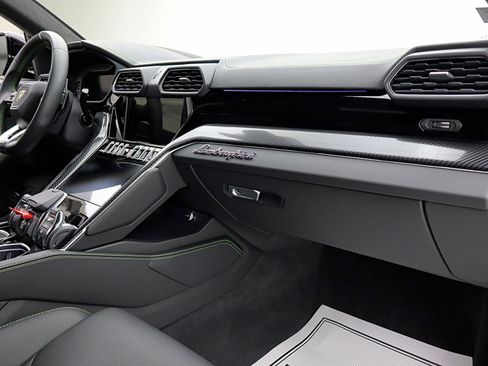 Used 2020 Lamborghini Urus image 33