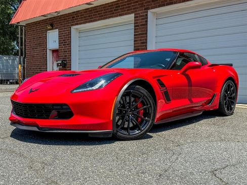 Used 2019 Chevrolet Corvette Grand Sport w/ Carbon Flash Badge Package RWD image 2