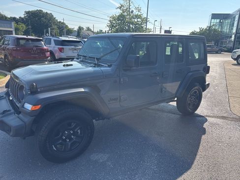 Used 2024 Jeep Wrangler Sport image 7