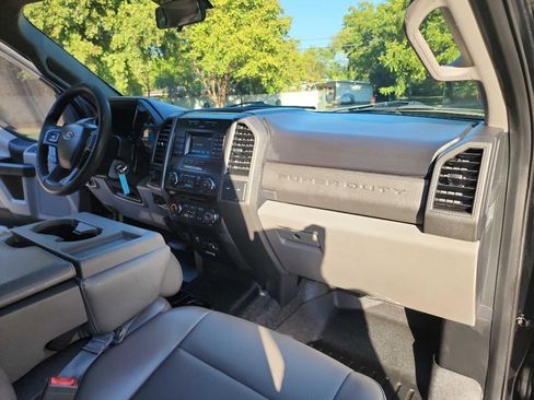 Used 2018 Ford F250 XL w/ Power Equipment Group image 41