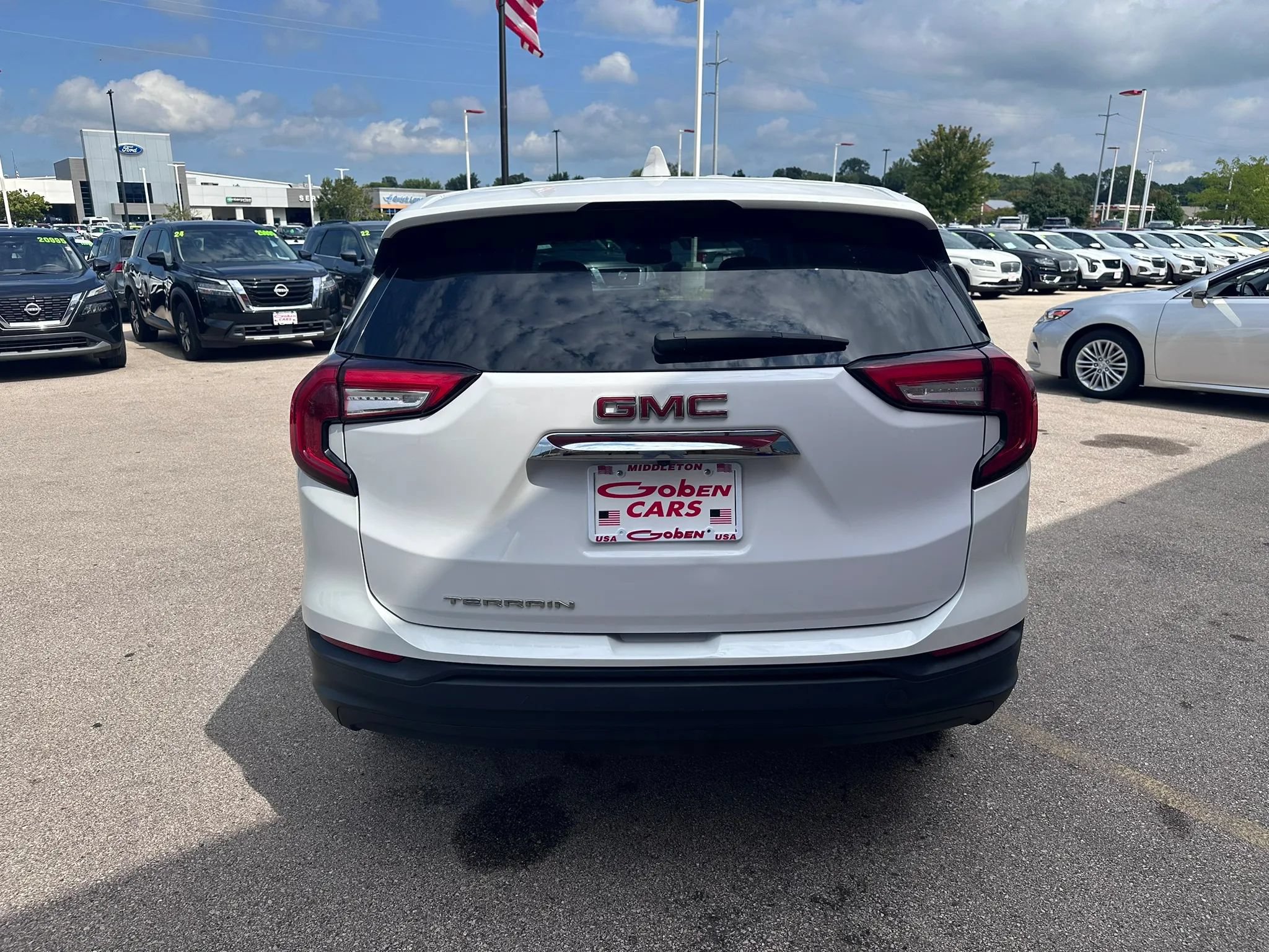 Used 2023 GMC Terrain SLE w/ LPO, Floor Liner Package FWD image 6