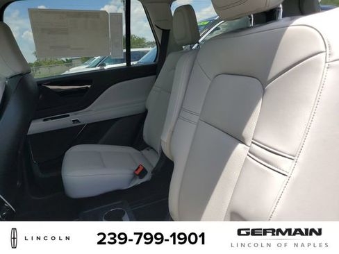 New 2025 Lincoln Aviator AWD w/ Equipment Group 101A image 19