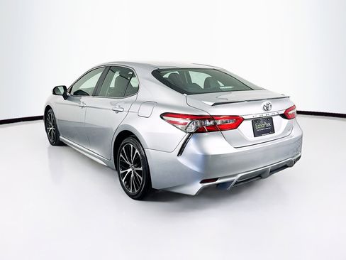 Used 2018 Toyota Camry SE FWD image 5