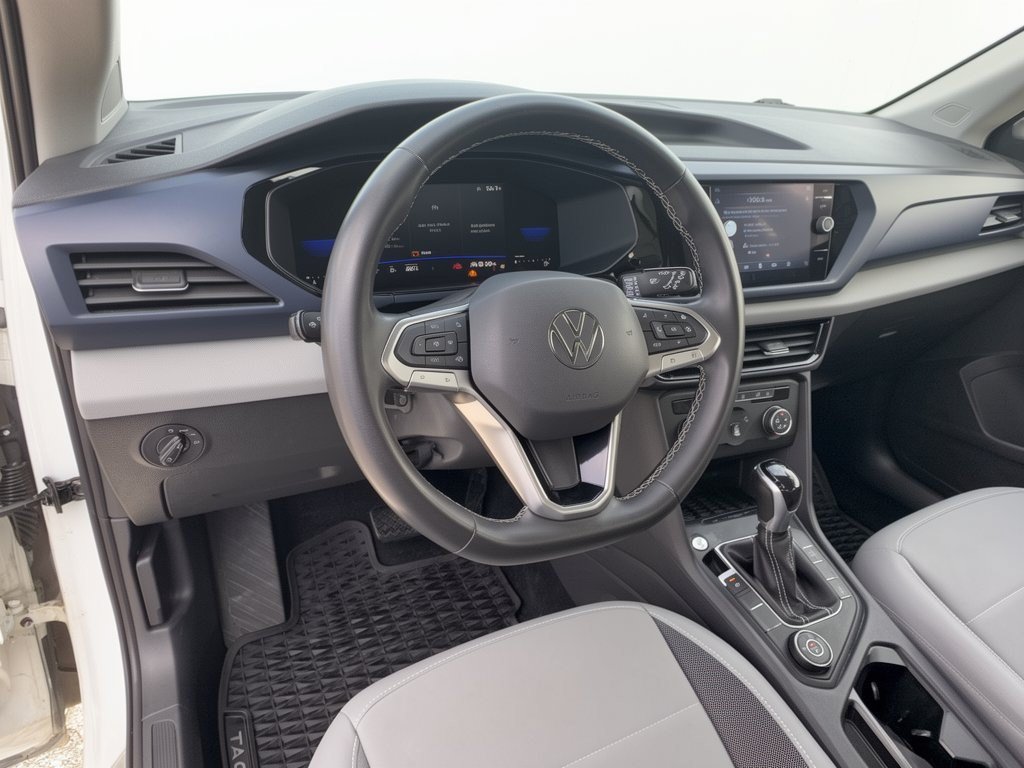 Certified 2022 Volkswagen Taos SE w/ Panoramic Sunroof Package AWD/4WD image 4