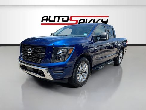 Used 2023 Nissan Titan SV w/ SV Convenience Package RWD image 3
