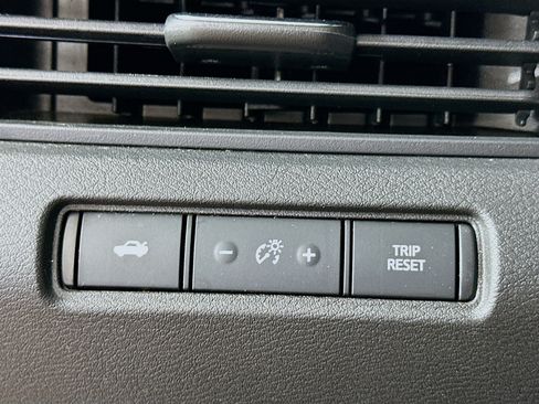 Used 2024 Nissan Altima 2.5 SV FWD image 17