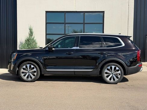 Used 2022 Kia Telluride S FWD image 2