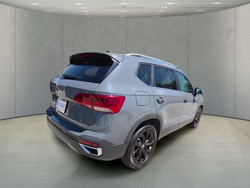 Used 2022 Volkswagen Taos SEL w/ Panoramic Sunroof Package FWD image 41
