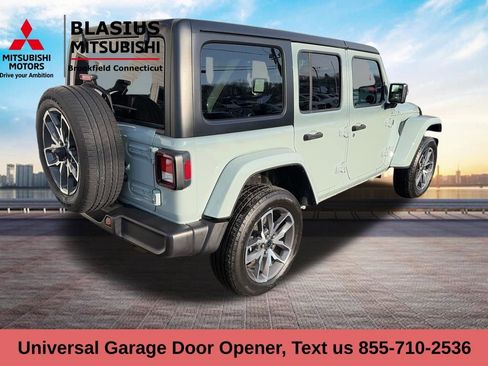 Used 2024 Jeep Wrangler Unlimited w/ Convenience Group image 14
