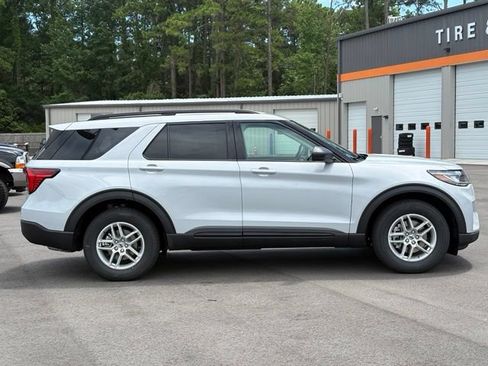 New 2026 Ford Explorer Active RWD image 6