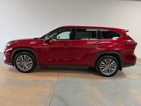 Used 2022 Toyota Highlander Platinum image 5