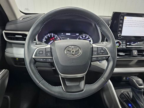 Used 2022 Toyota Highlander XLE AWD/4WD image 14