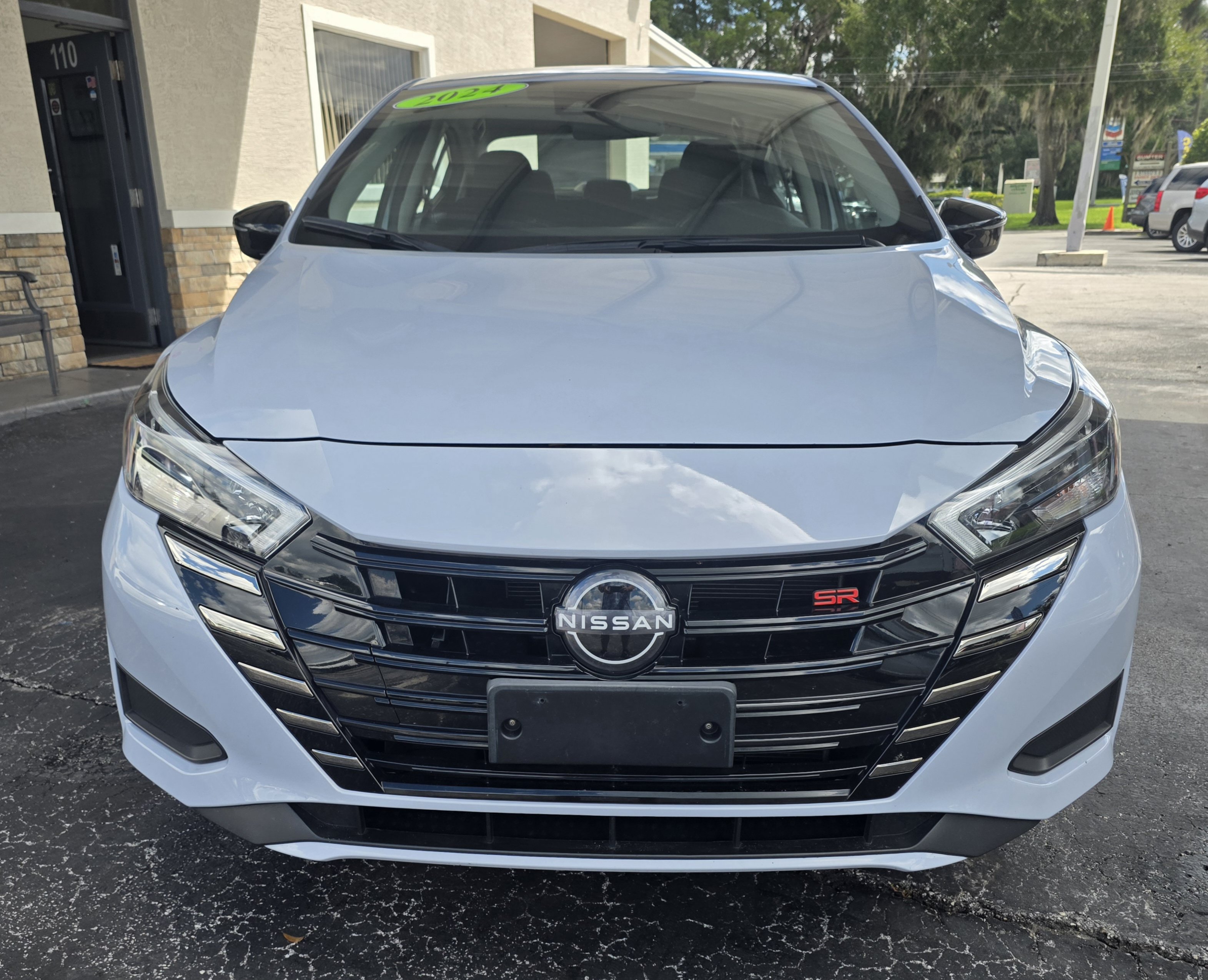 Used 2024 Nissan Versa SR FWD image 11
