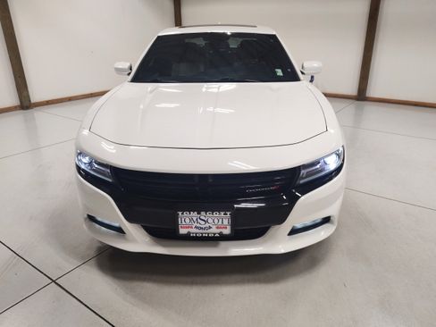 Used 2017 Dodge Charger SXT w/ AWD Plus Group image 3
