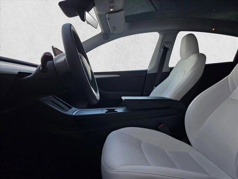 Used 2023 Tesla Model Y Performance image 14