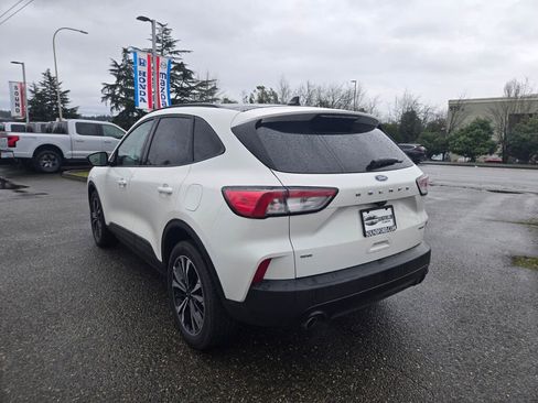 Used 2022 Ford Escape SE w/ SE Sport Appearance Package image 7