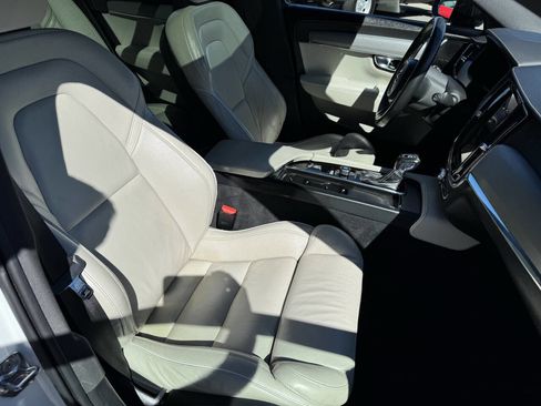 Used 2021 Volvo V90 T5 R-Design image 15