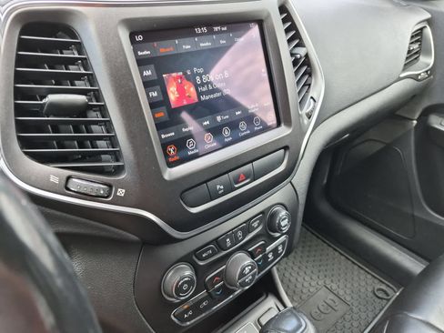 Used 2020 Jeep Cherokee Trailhawk w/ Cold Weather Group AWD/4WD image 27