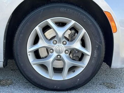 Used 2019 Chrysler Pacifica Limited image 6