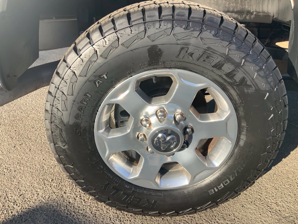 Used 2018 RAM 2500 SLT w/ Luxury Group AWD/4WD image 13