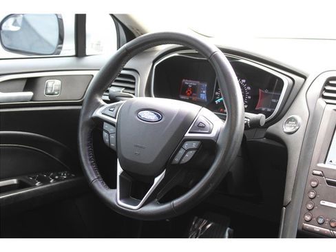 Used 2017 Ford Fusion Titanium AWD/4WD image 16