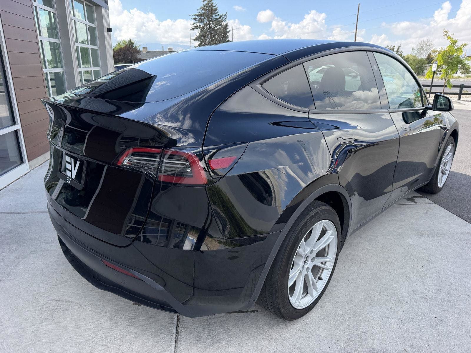 Used 2024 Tesla Model Y 2WD image 8