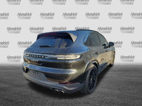 Used 2024 Porsche Cayenne S AWD/4WD image 10