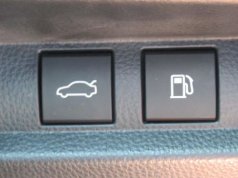 Used 2023 Toyota Crown AWD/4WD image 22