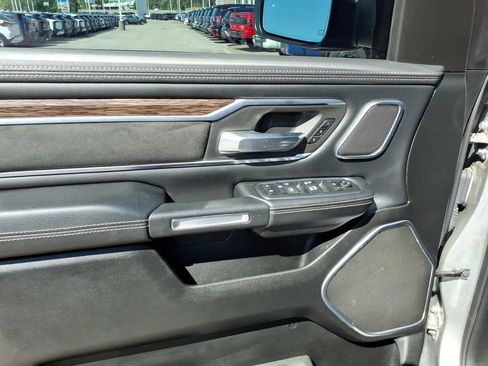 Used 2019 RAM 1500 Laramie AWD/4WD image 3