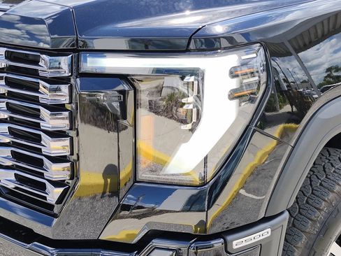 Certified 2025 GMC Sierra 2500 Denali Ultimate AWD/4WD image 7