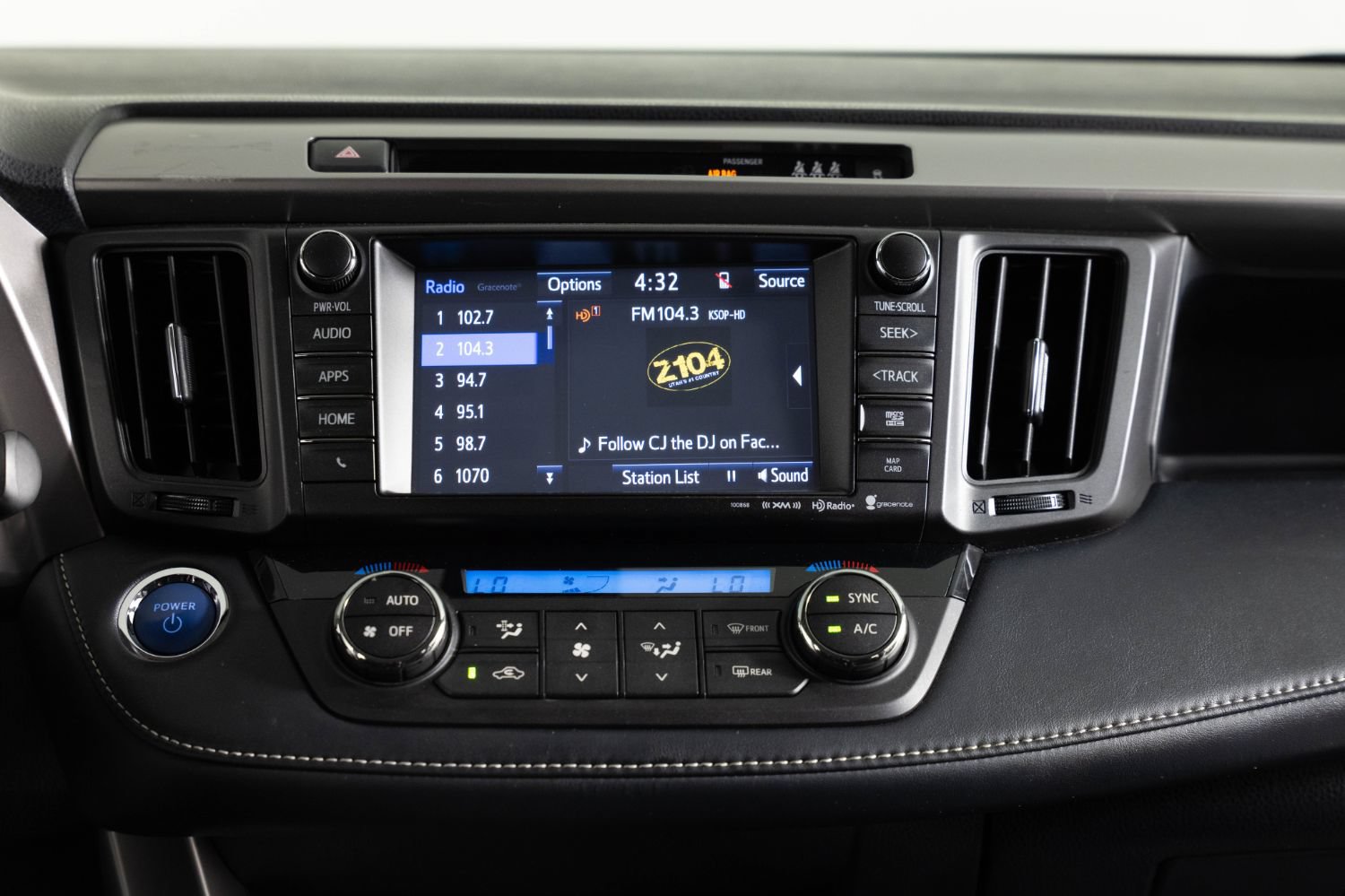 Used 2018 Toyota RAV4 XLE w/ Carpet Mat Package AWD/4WD image 32