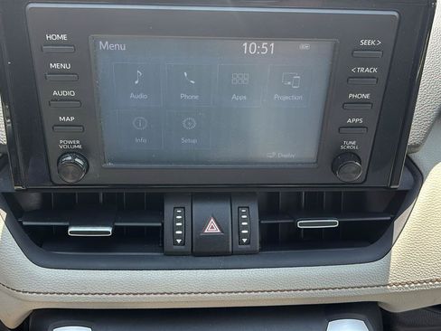 Used 2019 Toyota RAV4 XLE Premium FWD image 33