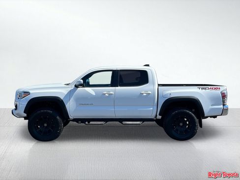 Certified 2022 Toyota Tacoma TRD Off-Road AWD/4WD image 4