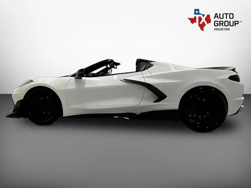 Used 2021 Chevrolet Corvette Stingray Coupe w/ Chrome Exterior Badge Package RWD image 9