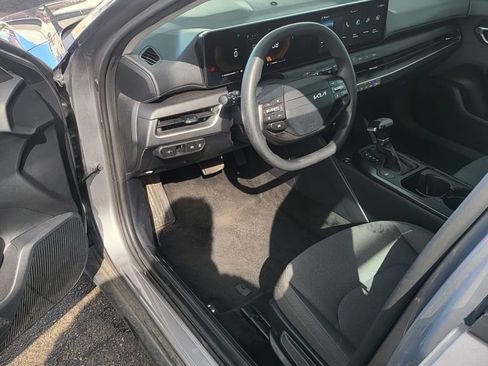 Used 2025 Kia K4 FWD image 3