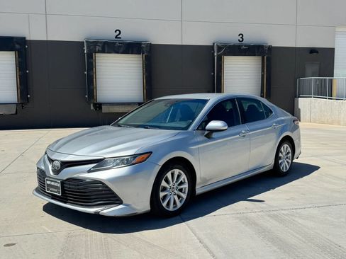 Used 2018 Toyota Camry LE FWD image 1
