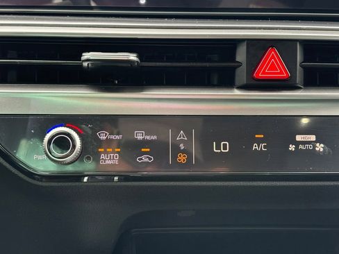 Certified 2025 Kia Sorento S w/ Panoramic Sunroof Package FWD image 28