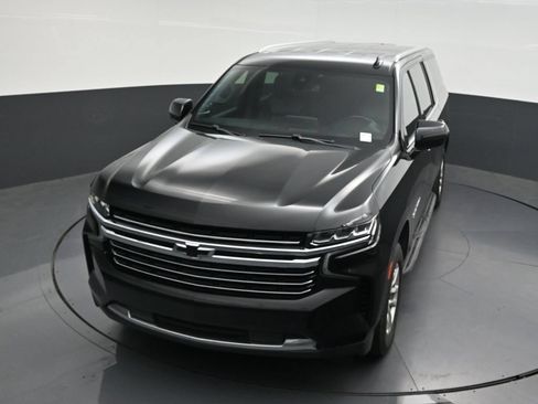 Used 2021 Chevrolet Suburban LT RWD image 24