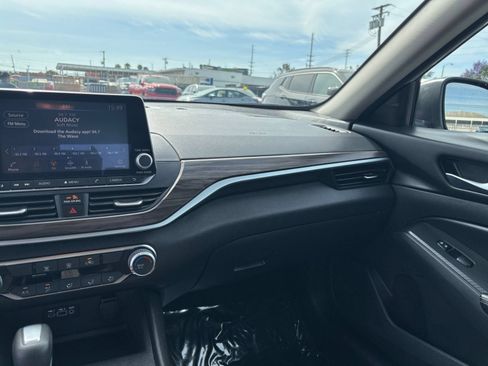 Used 2025 Nissan Altima 2.5 SV FWD image 30