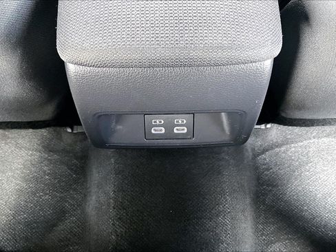 Used 2025 Toyota Corolla LE FWD image 31