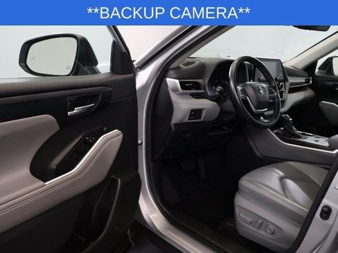 Used 2022 Toyota Highlander XLE image 7