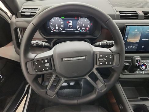 Used 2025 Land Rover Defender 110 X-Dynamic SE image 19
