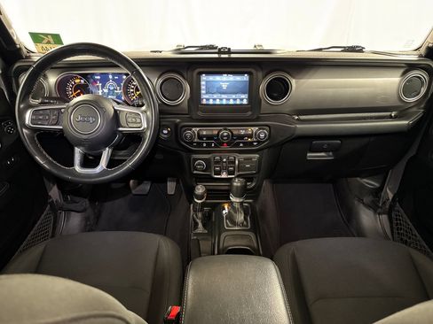 Used 2021 Jeep Wrangler Unlimited Sahara AWD/4WD image 4