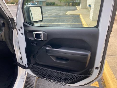 Used 2019 Jeep Wrangler Unlimited Sport S image 25