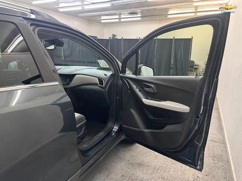 Used 2017 Chevrolet Trax LT w/ Driver Confidence Package image 18