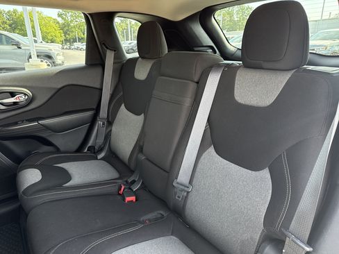 Used 2016 Jeep Cherokee Sport w/ Cold Weather Group FWD image 29