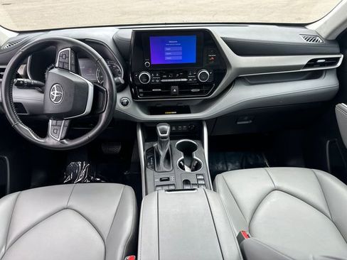 Used 2023 Toyota Highlander XLE image 22